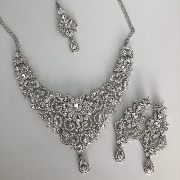 Jewelry - Indian silver necklace set